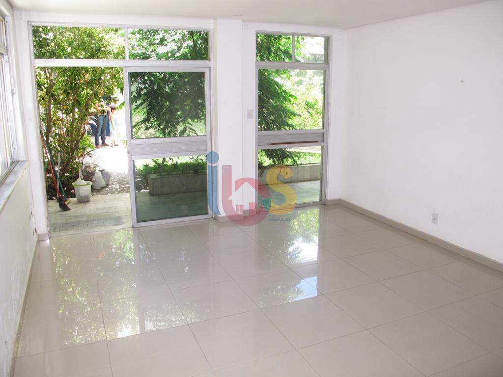 Casa à venda com 3 quartos, 550m² - Foto 1