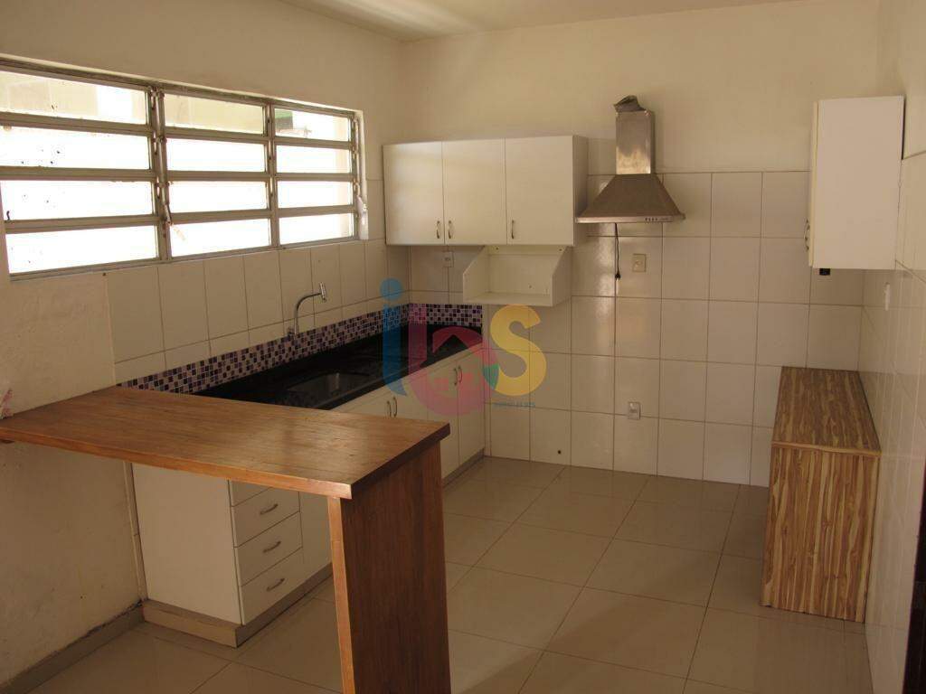 Casa à venda com 3 quartos, 550m² - Foto 4