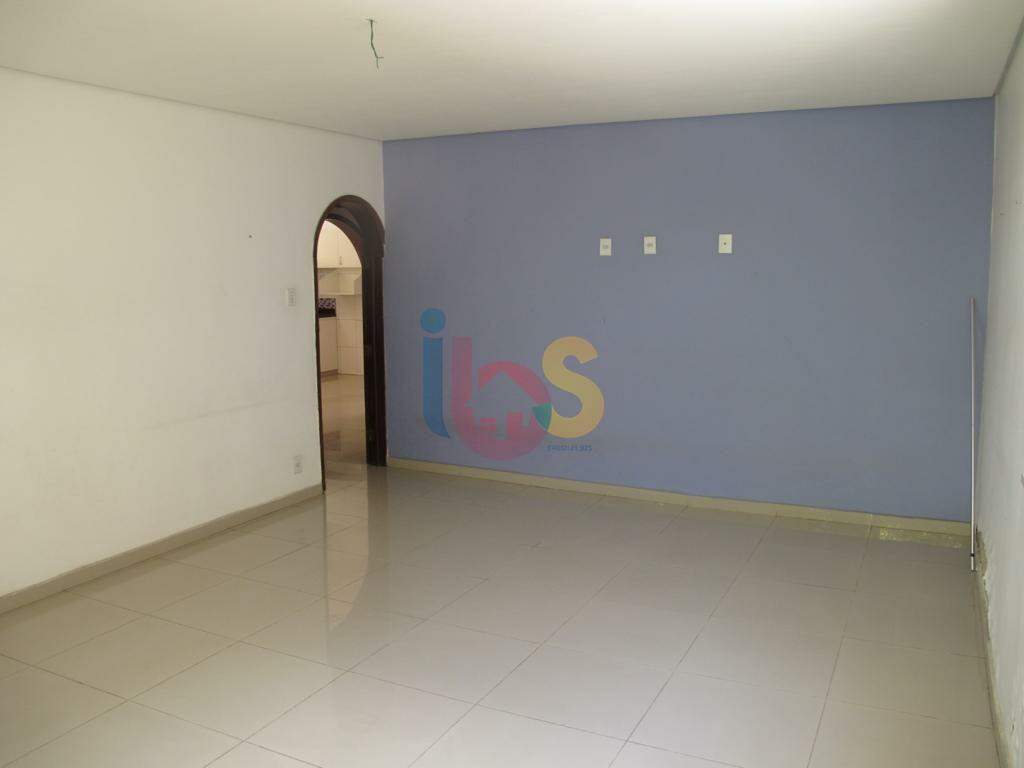 Casa à venda com 3 quartos, 550m² - Foto 2