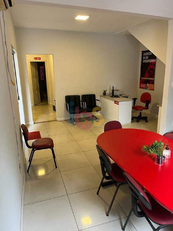 Casa à venda com 3 quartos, 110m² - Foto 1