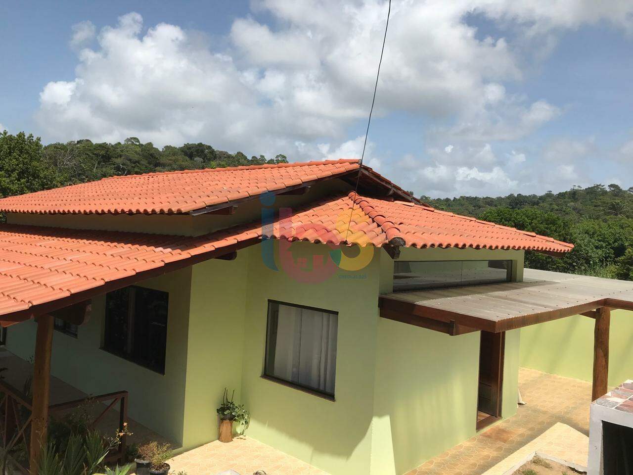 Casa à venda com 3 quartos, 214m² - Foto 1