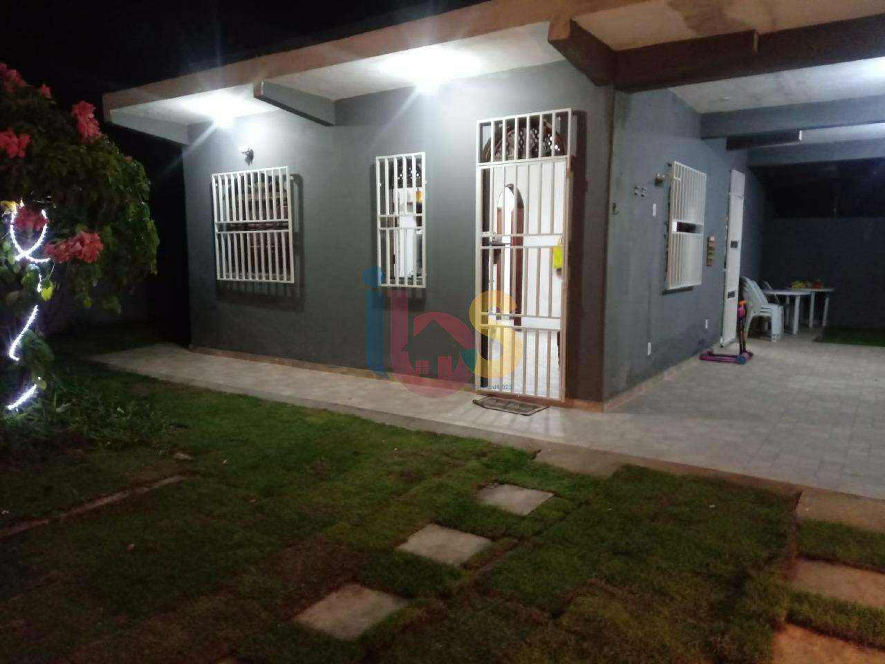 Casa à venda com 2 quartos, 170m² - Foto 2