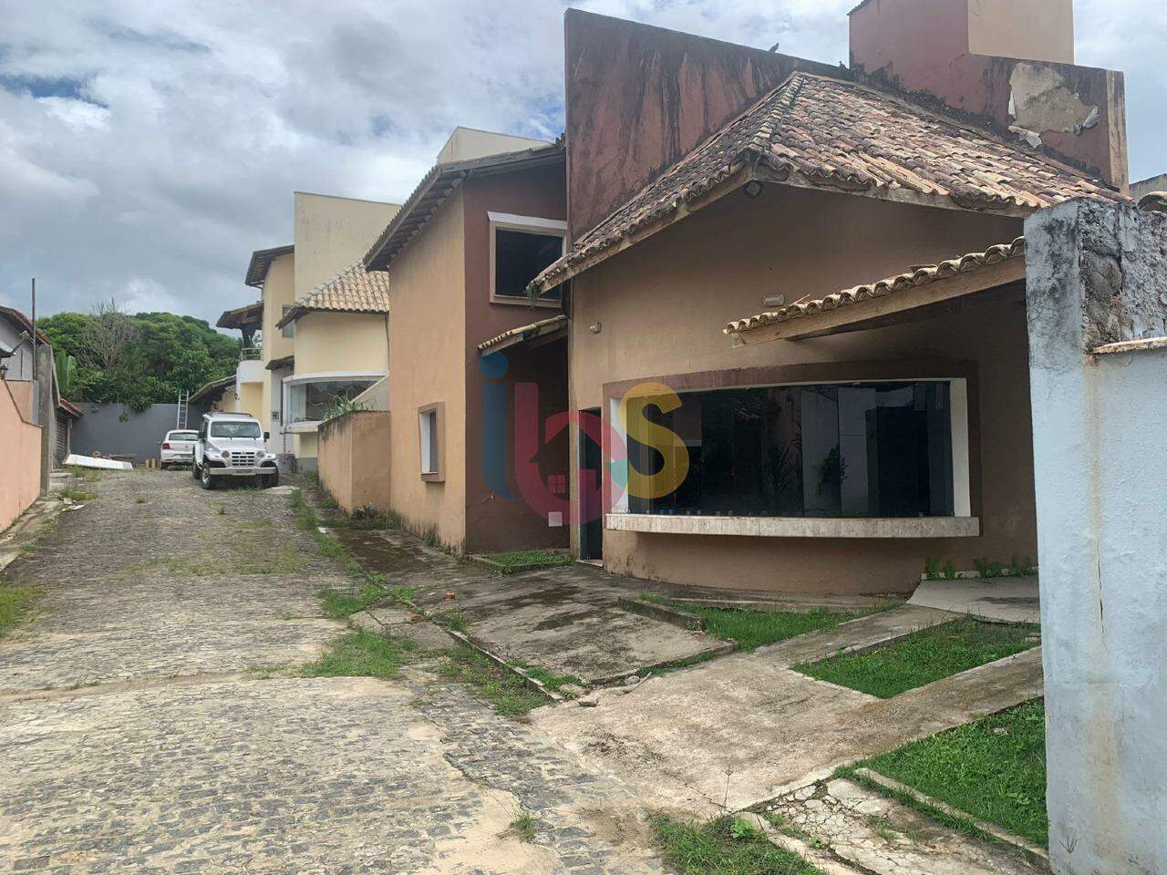 Casa à venda com 6 quartos, 231m² - Foto 1