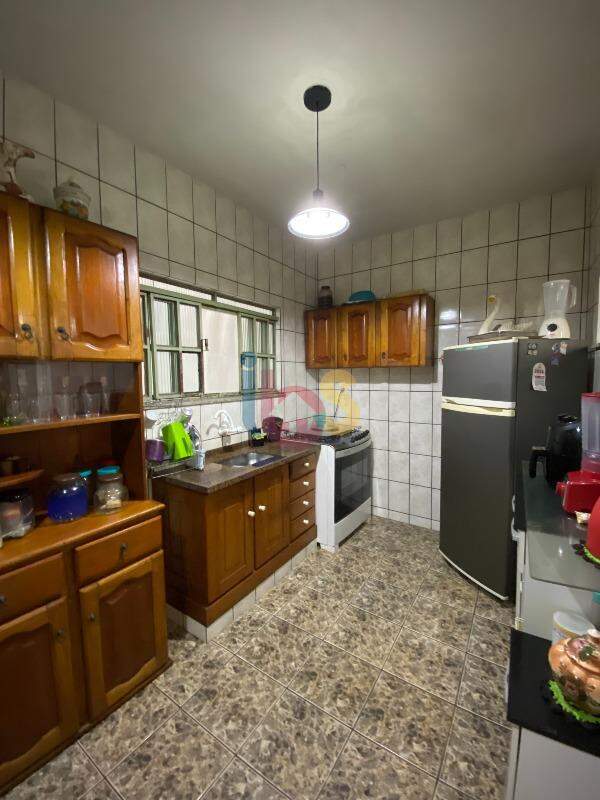 Casa à venda com 3 quartos, 200m² - Foto 7