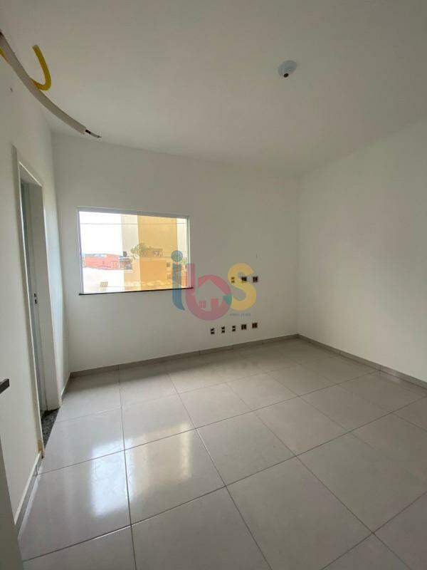 Casa à venda com 2 quartos, 150m² - Foto 2