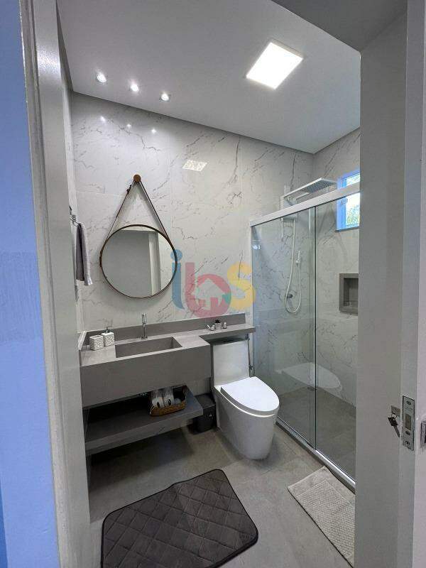 Casa à venda com 6 quartos, 200m² - Foto 14