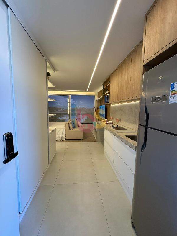 Apartamento à venda com 1 quarto, 32m² - Foto 2