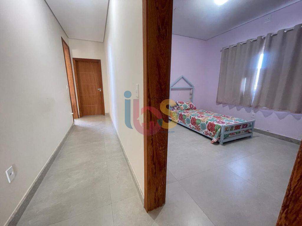 Casa à venda com 4 quartos, 210m² - Foto 16