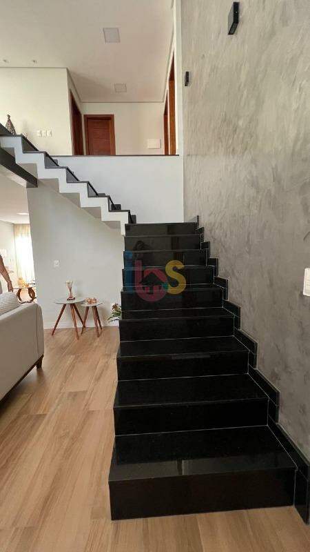 Casa à venda com 3 quartos, 250m² - Foto 14