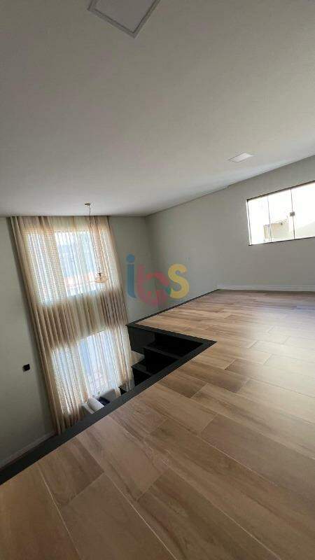 Casa à venda com 3 quartos, 250m² - Foto 13