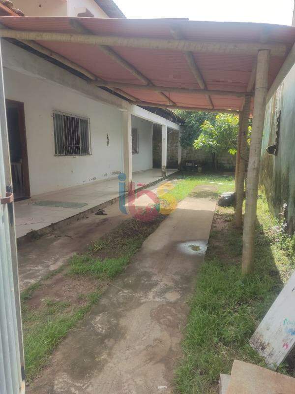 Casa à venda com 5 quartos, 200m² - Foto 2