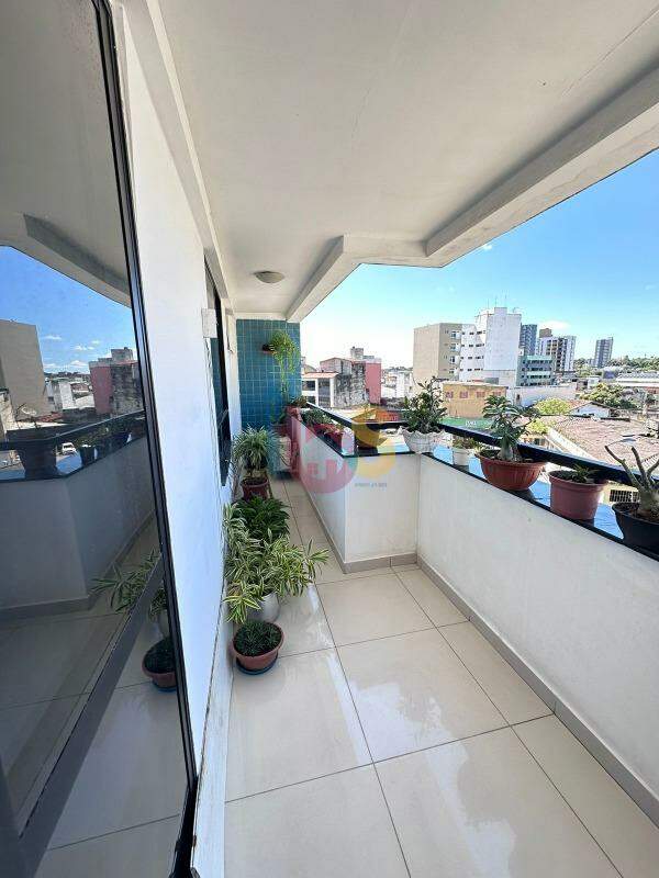 Apartamento à venda com 2 quartos, 100m² - Foto 2