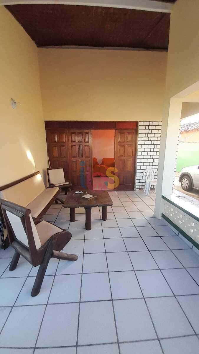 Casa à venda com 3 quartos, 192m² - Foto 1