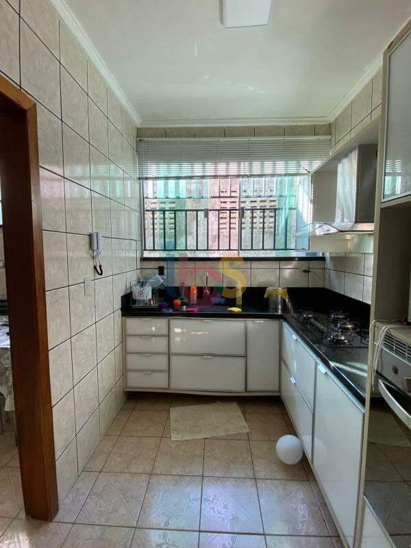 Casa à venda com 3 quartos, 100m² - Foto 8