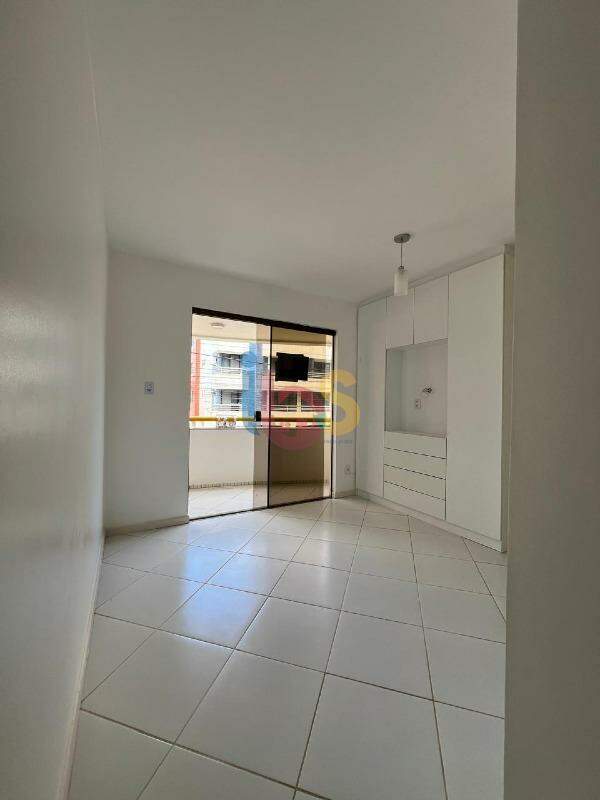 Apartamento à venda com 2 quartos, 80m² - Foto 2