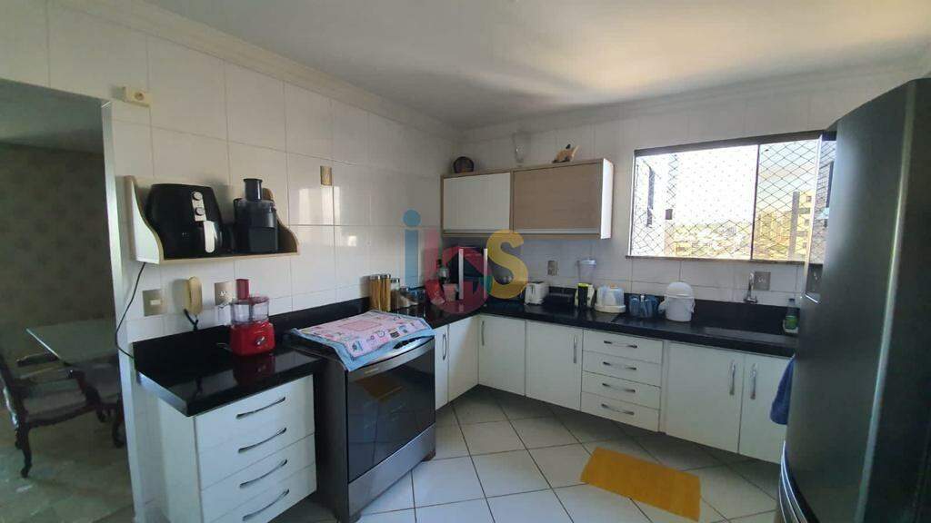 Apartamento para alugar com 4 quartos, 168m² - Foto 8