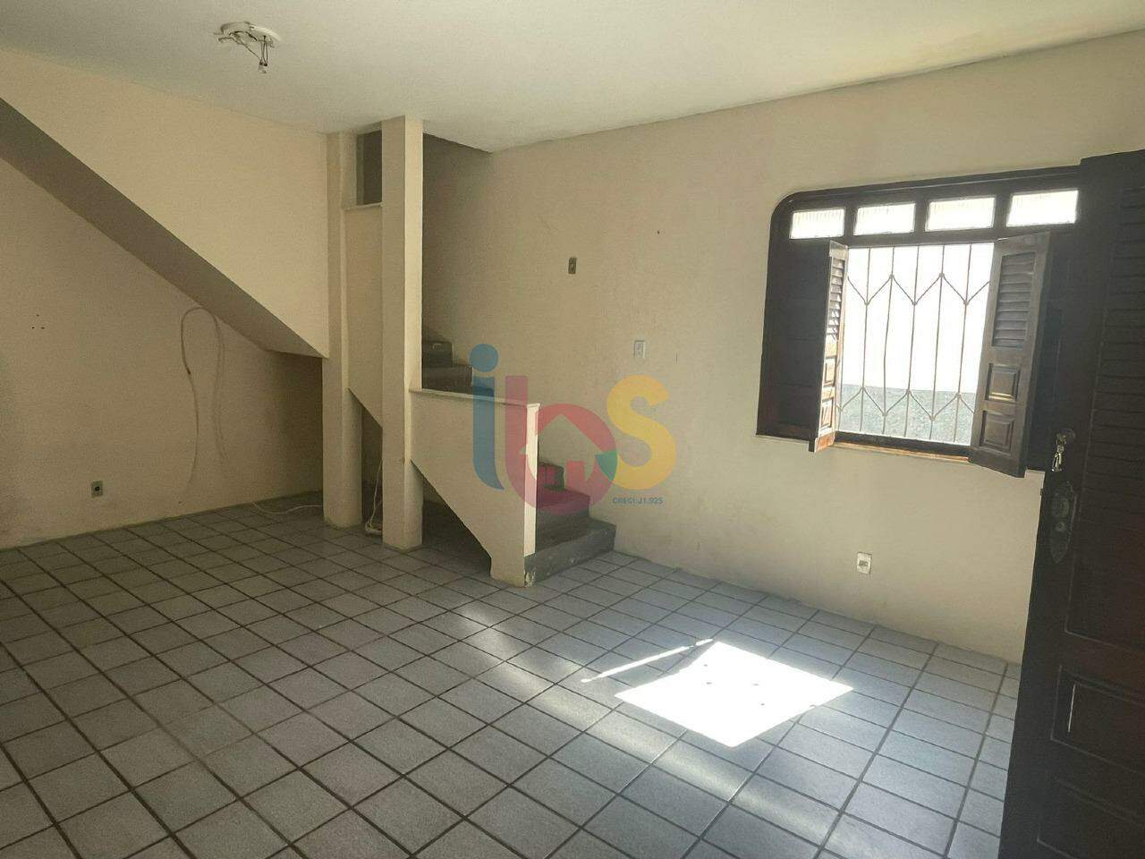 Casa à venda com 3 quartos, 149m² - Foto 2