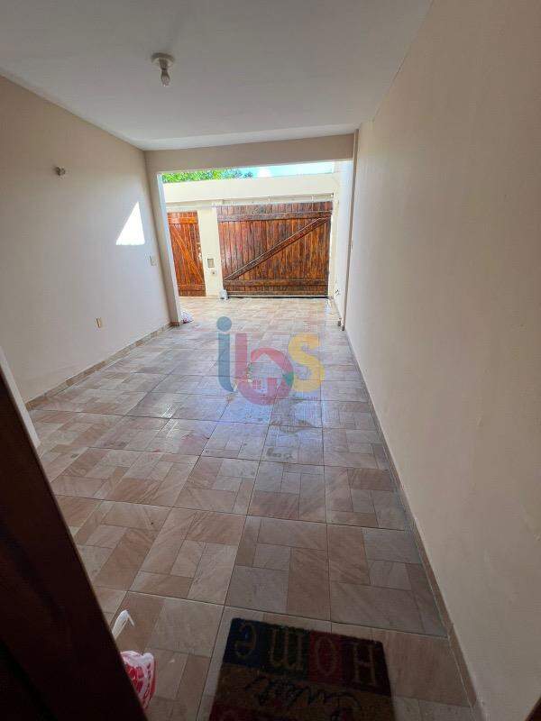 Casa à venda com 4 quartos, 228m² - Foto 2