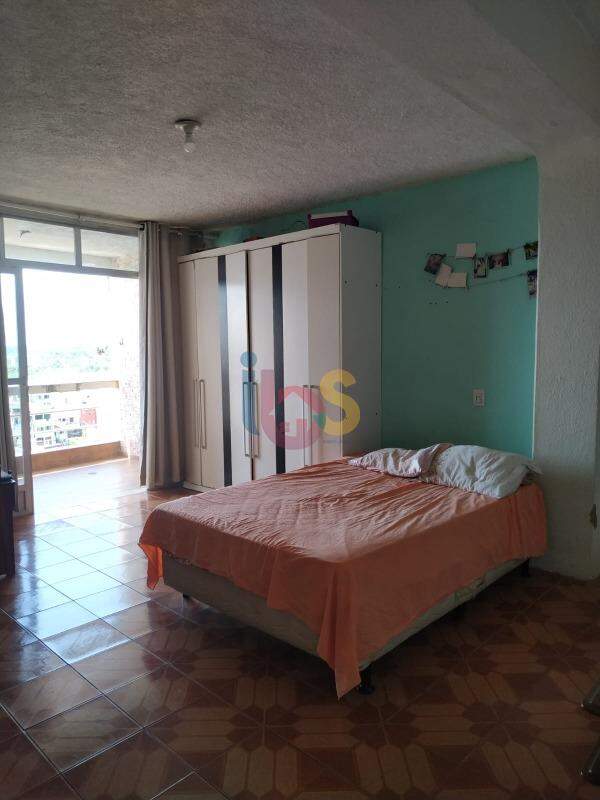 Casa à venda com 4 quartos, 205m² - Foto 2