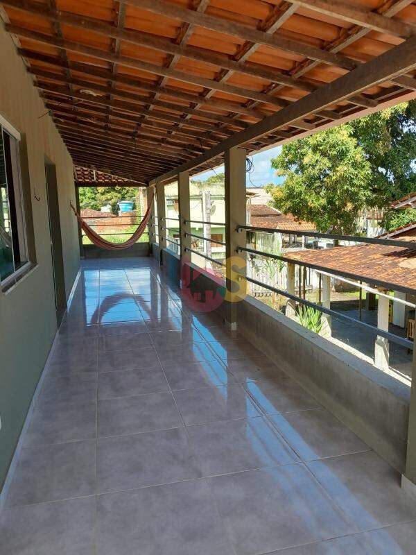 Casa à venda com 6 quartos, 250m² - Foto 1