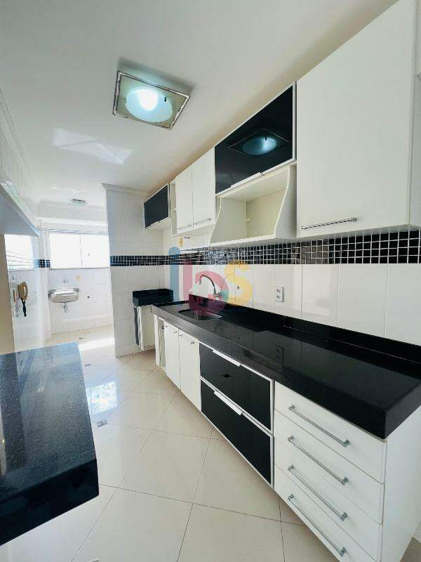 Apartamento para alugar com 2 quartos, 75m² - Foto 8