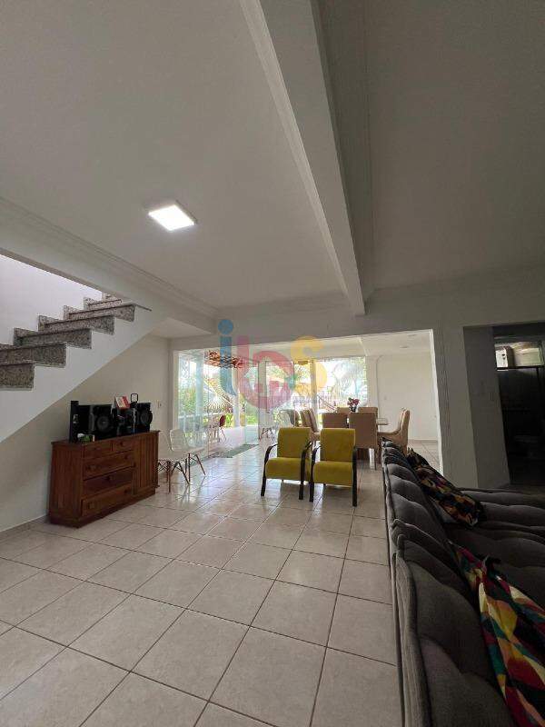 Casa para alugar com 6 quartos, 350m² - Foto 14