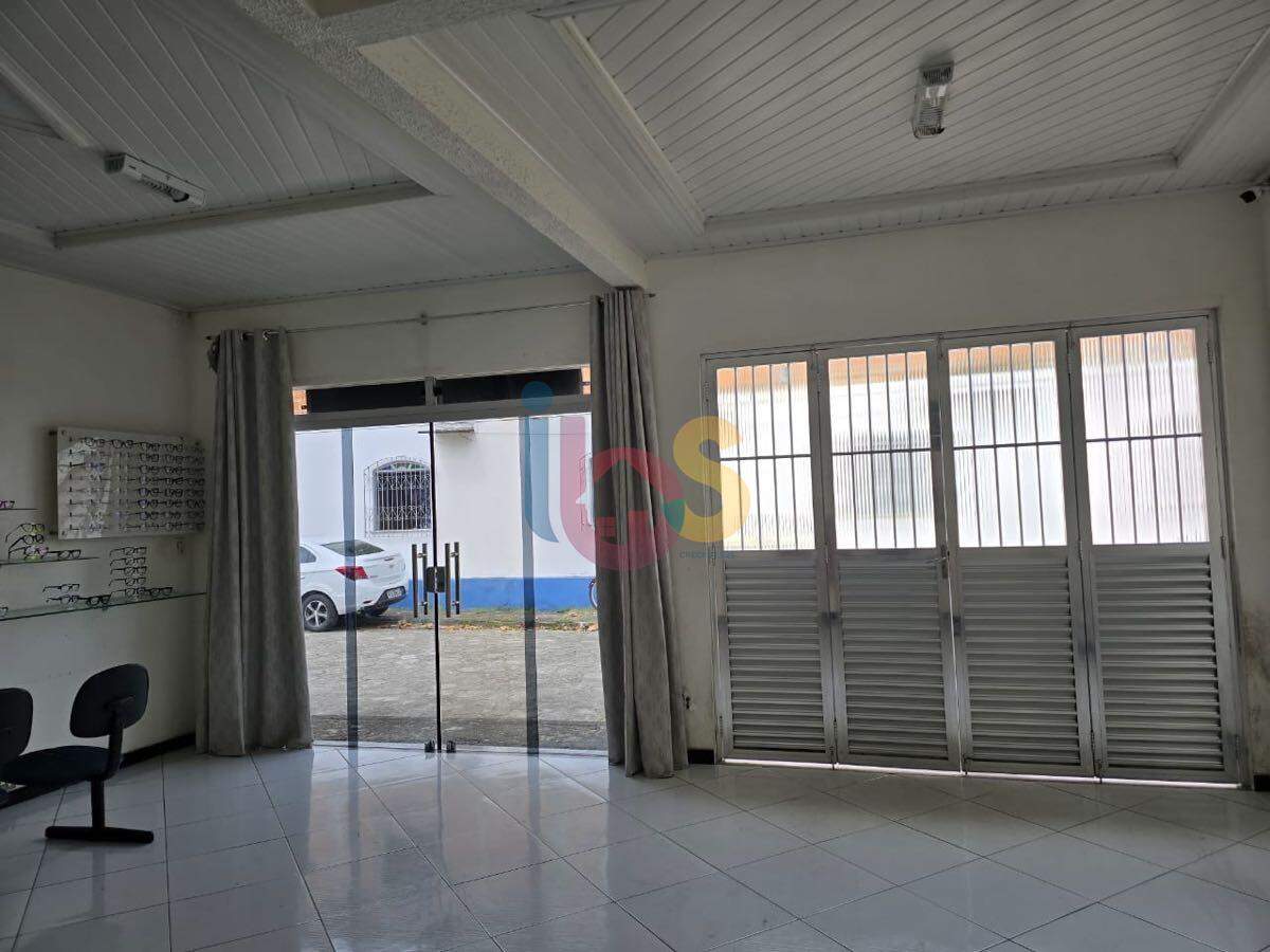 Casa à venda com 3 quartos, 325m² - Foto 2