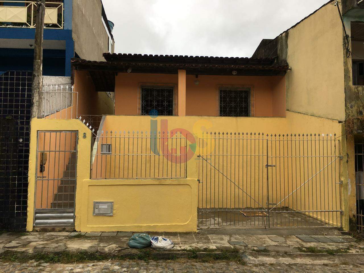 Casa à venda com 2 quartos, 105m² - Foto 1