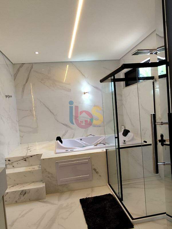 Casa à venda com 4 quartos, 350m² - Foto 27