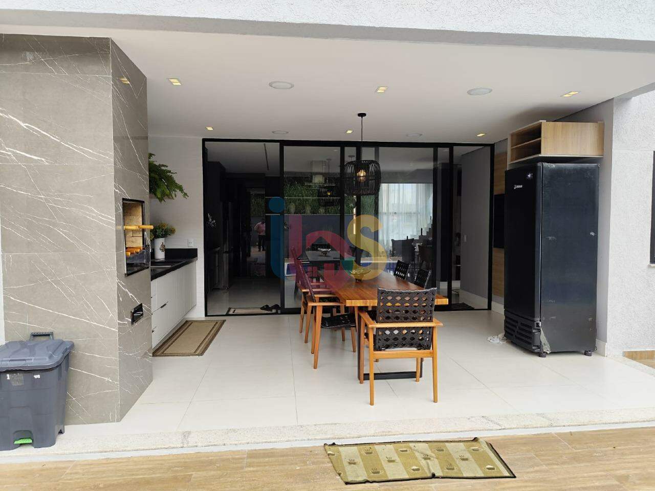 Casa à venda com 4 quartos, 350m² - Foto 37
