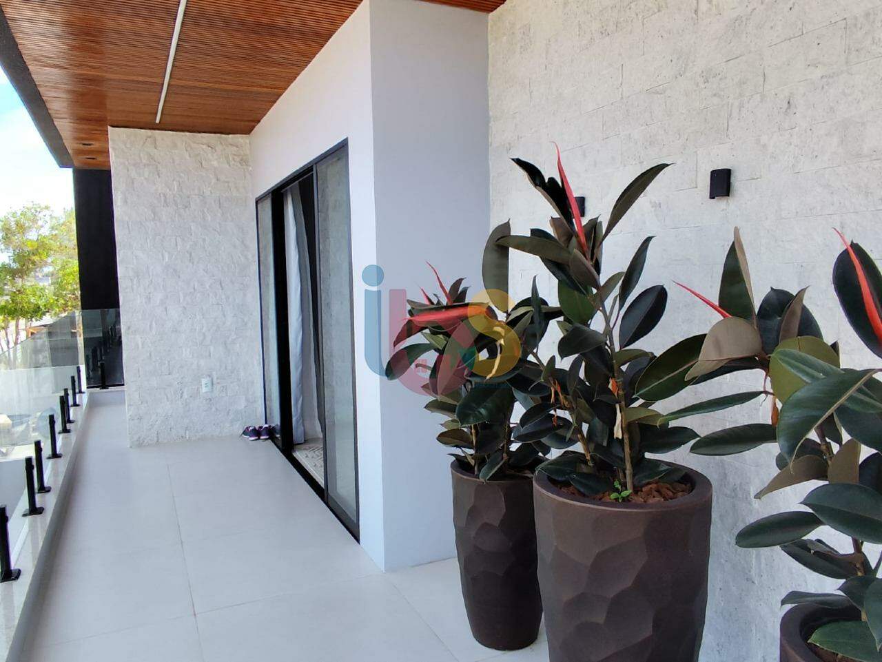 Casa à venda com 4 quartos, 350m² - Foto 2