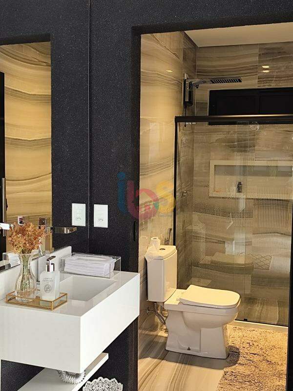 Casa à venda com 4 quartos, 350m² - Foto 32