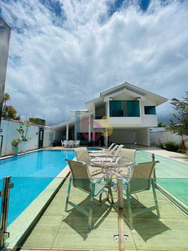 Casa para alugar com 5 quartos, 280m² - Foto 1