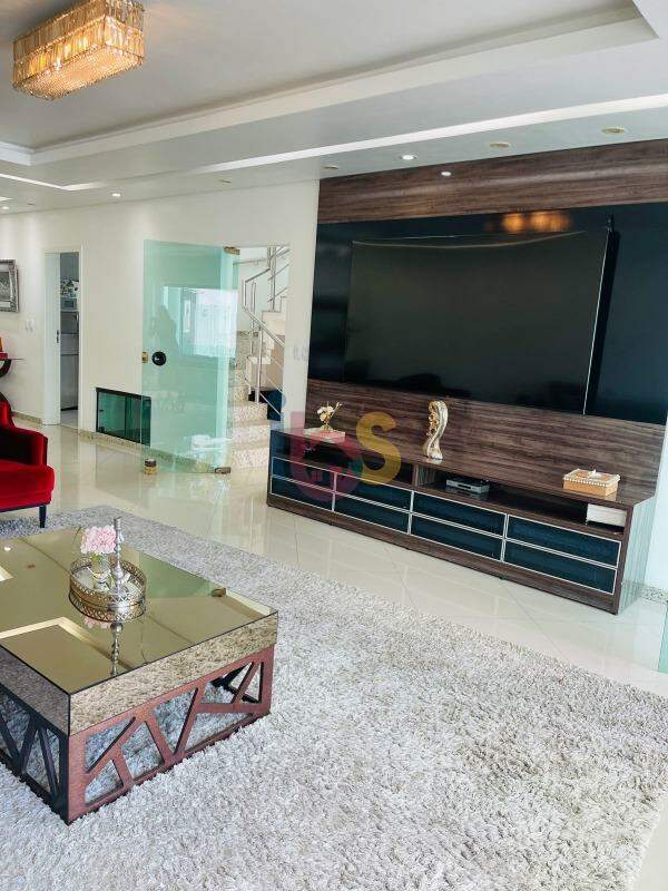 Casa para alugar com 5 quartos, 280m² - Foto 8