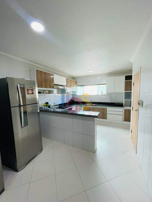 Casa para alugar com 5 quartos, 280m² - Foto 19