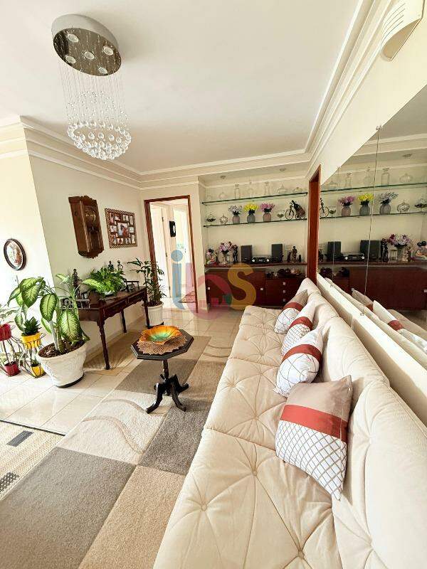 Apartamento à venda com 3 quartos, 132m² - Foto 1