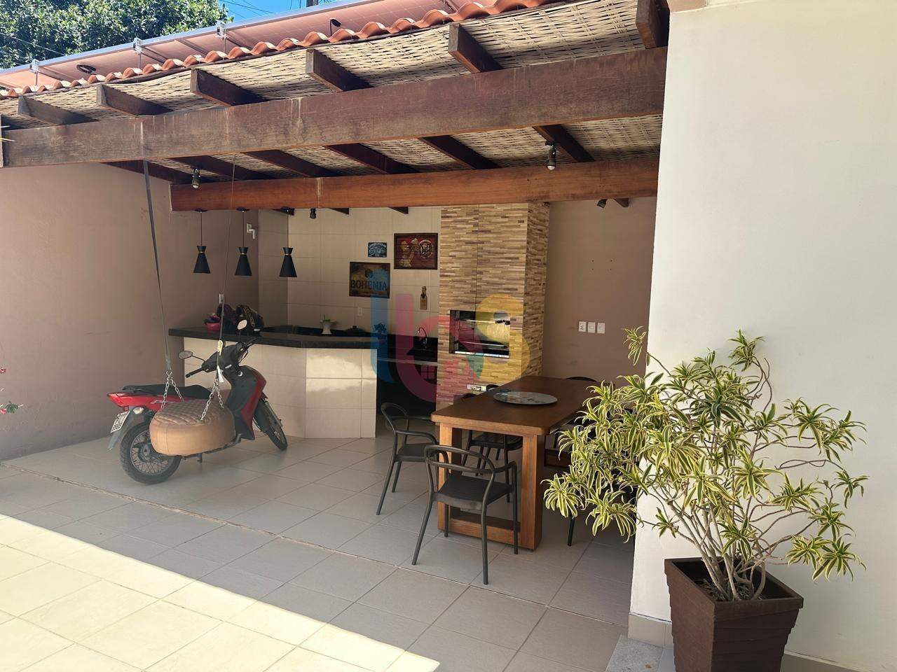 Casa à venda com 2 quartos, 100m² - Foto 3