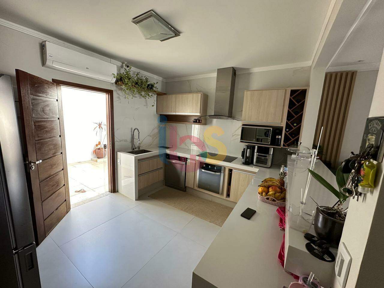 Casa à venda com 2 quartos, 100m² - Foto 11