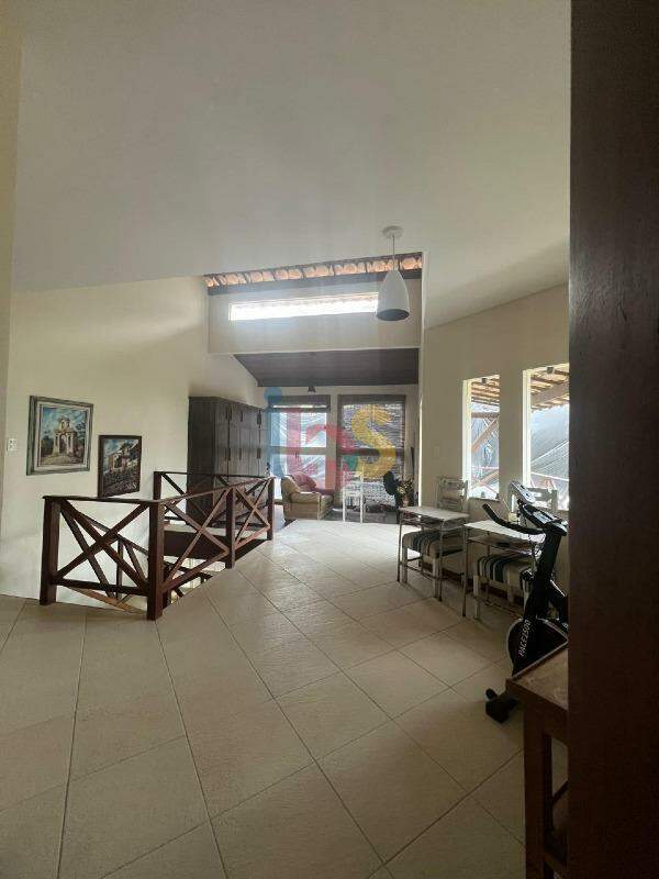 Casa para alugar com 4 quartos, 241m² - Foto 7