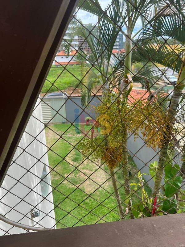 Casa para alugar com 4 quartos, 241m² - Foto 11