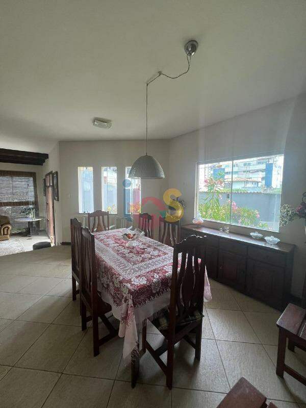 Casa para alugar com 4 quartos, 241m² - Foto 8