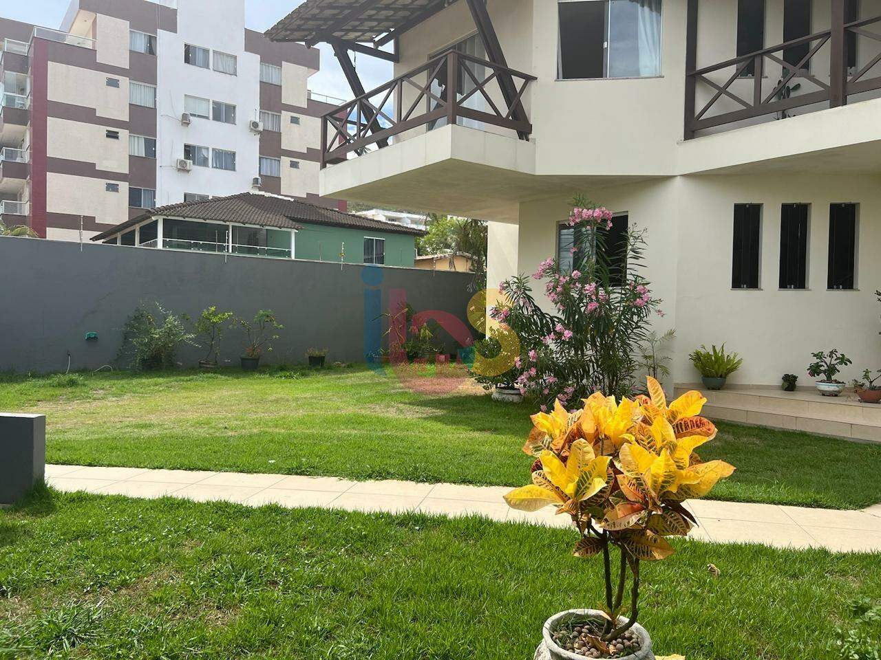 Casa para alugar com 4 quartos, 241m² - Foto 2
