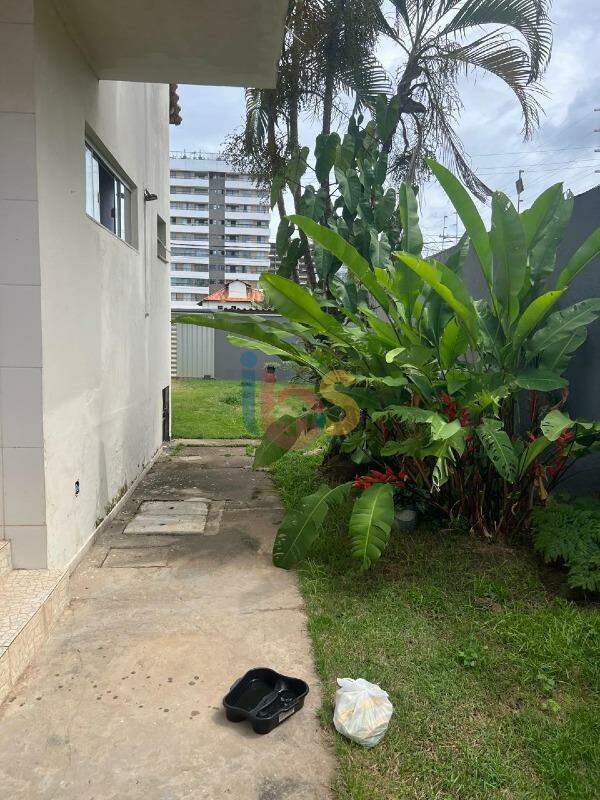 Casa para alugar com 4 quartos, 241m² - Foto 3