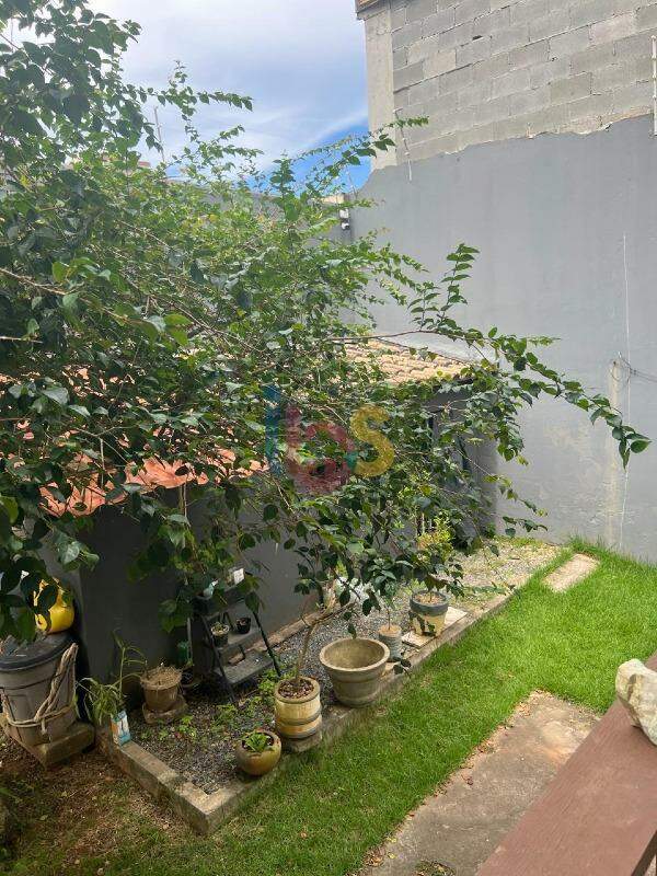 Casa para alugar com 4 quartos, 241m² - Foto 12