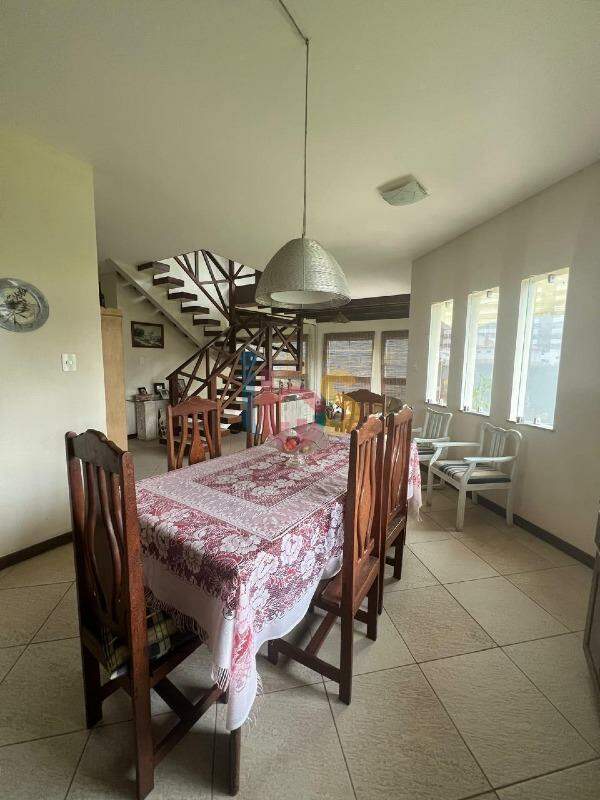 Casa para alugar com 4 quartos, 241m² - Foto 14