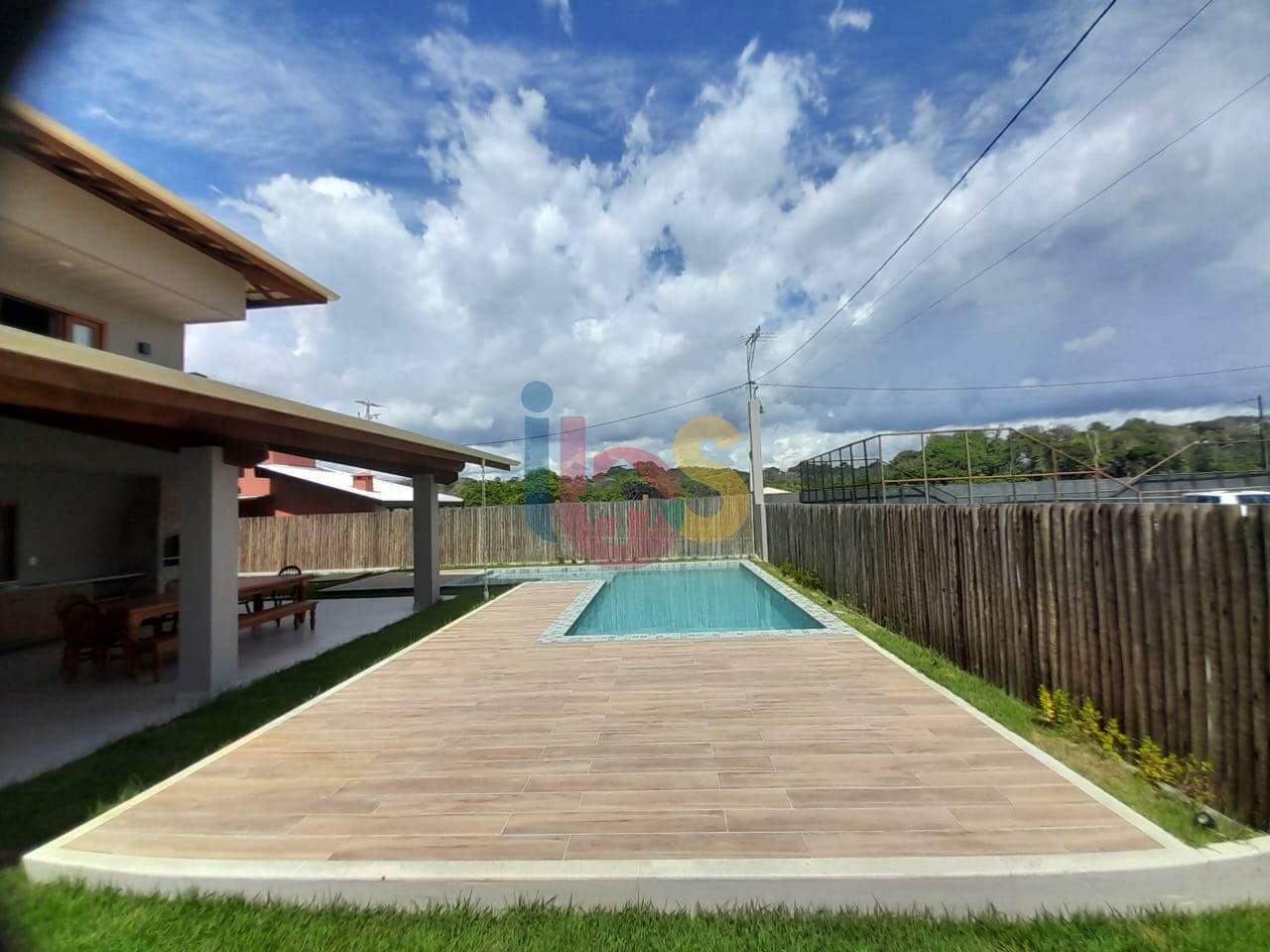Casa para alugar com 5 quartos, 310m² - Foto 3