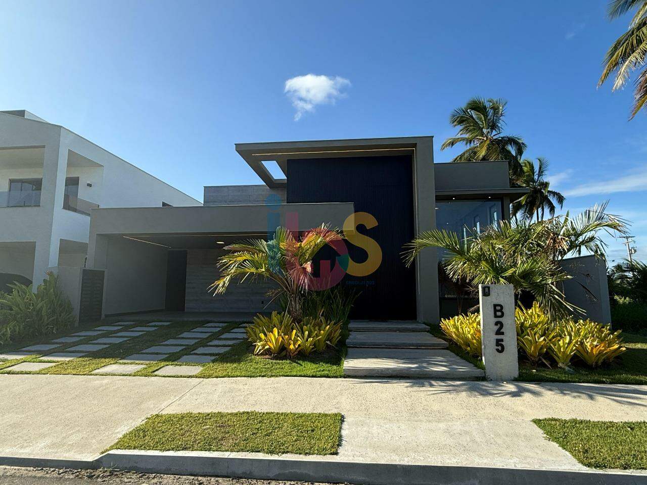 Casa à venda com 3 quartos, 250m² - Foto 3