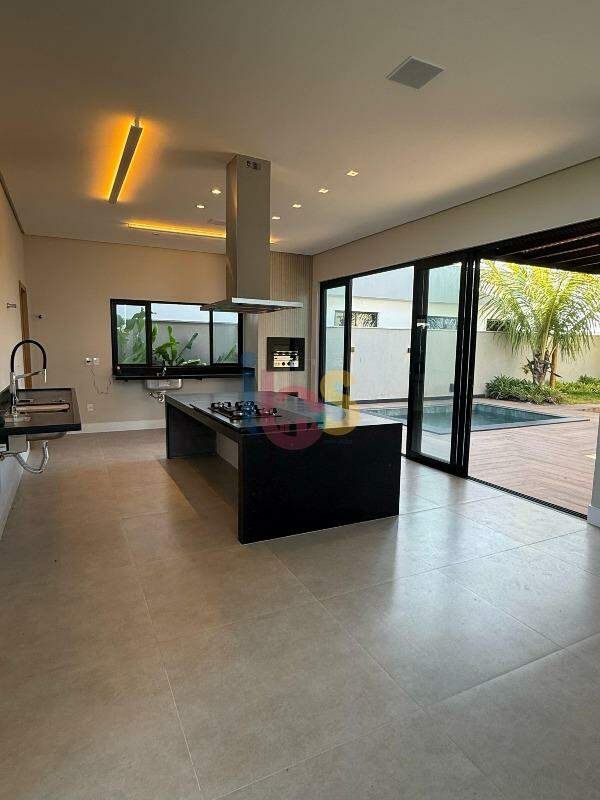 Casa à venda com 3 quartos, 250m² - Foto 10