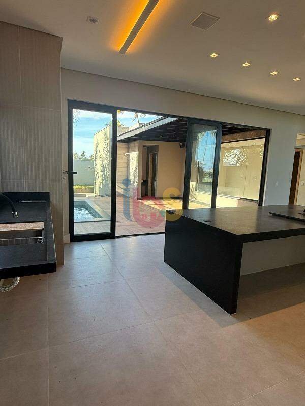 Casa à venda com 3 quartos, 250m² - Foto 9