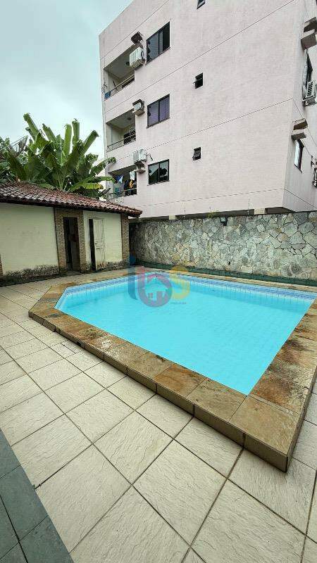 Casa à venda com 4 quartos, 364m² - Foto 1